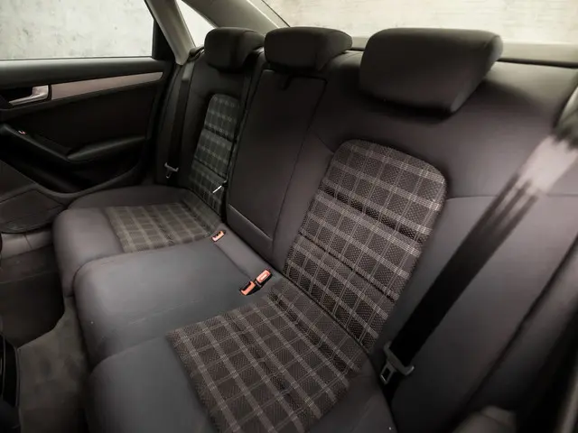 Audi A4 Limousine 1.8 TFSI Black Sport 2013 Benzine 16