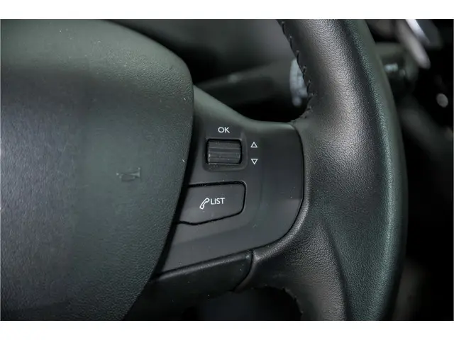 Peugeot 208 1.2 PureTech Signature 2019 Benzine 25