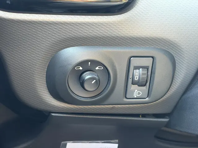 Citroën C4 Cactus 1.2 PureTech Shine 2016 Benzine 31