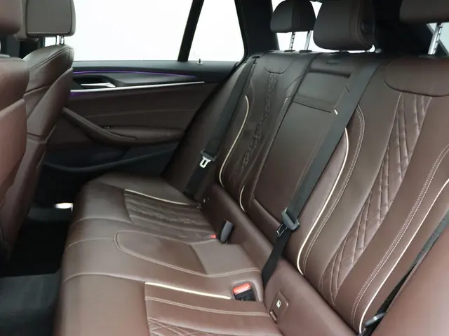 BMW 5 Serie Touring 530e 2023 Hybride Benzine 8