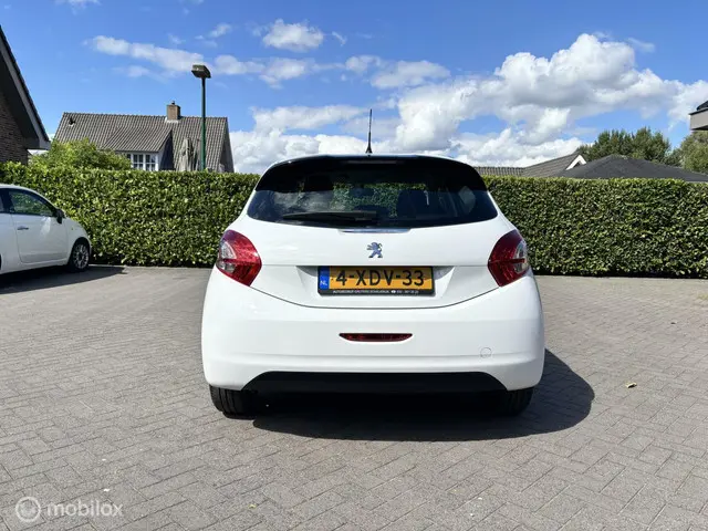 Peugeot 208 1.0 VTi LIKE Nieuwe motor!!!!! 2014 Benzine 4
