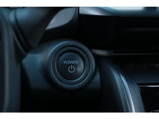 Toyota C-HR 1.8 Hybrid 140 Dynamic, 2024 Hybride Benzine 31