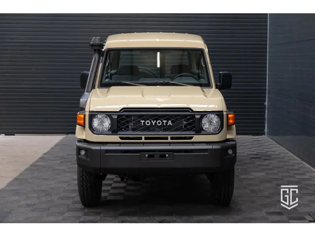 Toyota Land Cruiser 2