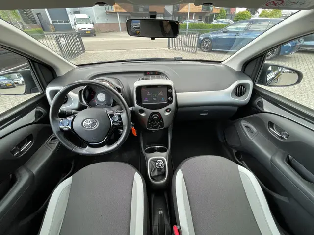 Toyota Aygo 1.0 VVT-i x-play | Org. NL auto 2016 Benzine 8