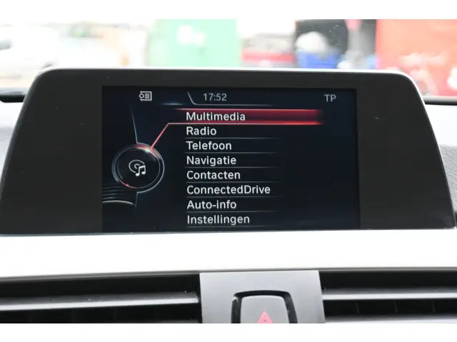 BMW 3 Serie 316i Business 2015 Benzine 23