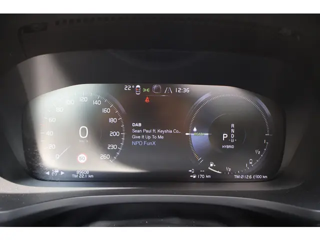 Volvo V60 T8 Recharge AWD R-Design 2022 Hybride Benzine 28