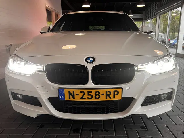 BMW 3 Serie Touring 318i M Sport 2019 Benzine 5