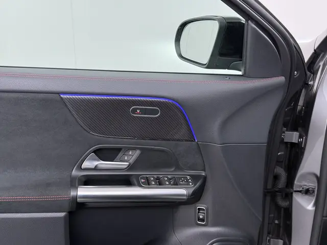 Mercedes-Benz GLA 180 AMG line 2021 Benzine 11