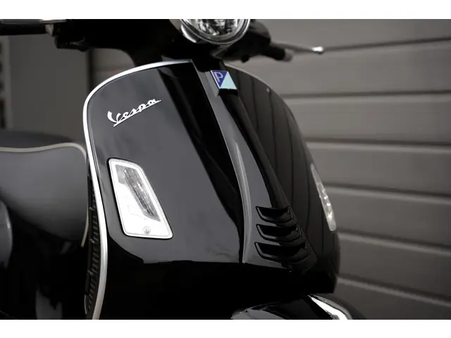 Vespa GTS 300 HPE 2022 Benzine 3