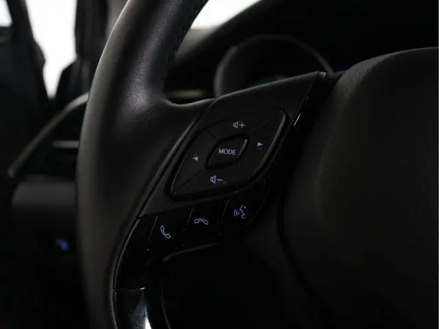 Toyota C-HR 2.0 Hybrid Dynamic 2023 Hybride Benzine 13