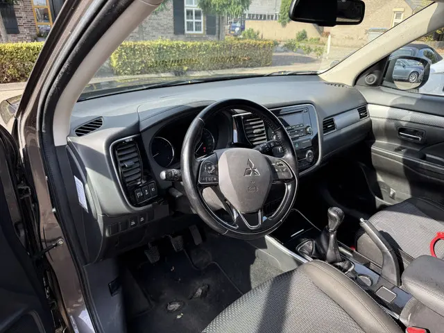 Mitsubishi Outlander 2.0 2017 Benzine 26