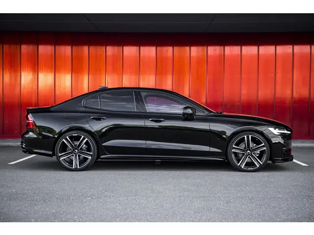 Volvo S60 2.0 B4 Ultimate Dark 2023 Benzine 27