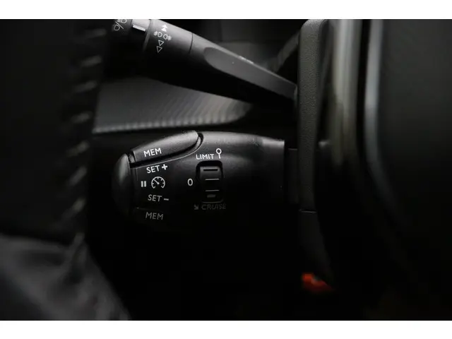 Peugeot 2008 1.2 PureTech Allure Pack 2022 Benzine 29
