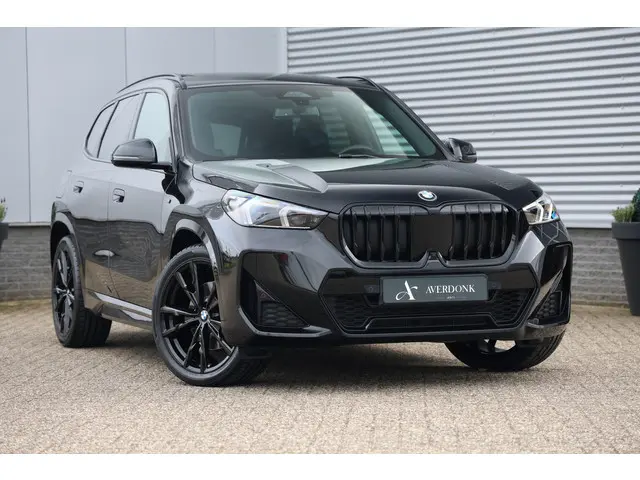 BMW X1 sDrive20i 170pk M-Sport Black Ed. 2023 Benzine 8