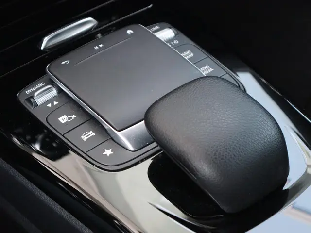 Mercedes-Benz CLA 180 Business Line 2022 Benzine 24