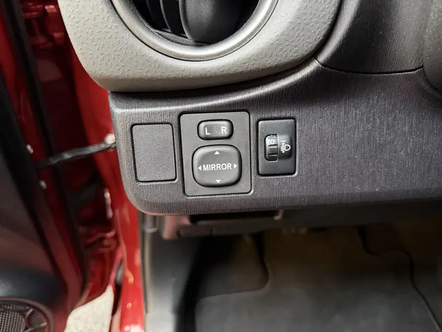 Toyota Yaris 1.0 VVT-i Aspiration 2013 Benzine 28