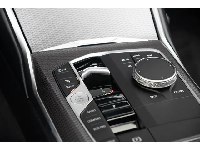 BMW 3 Serie Touring 318i 2024 Benzine 40