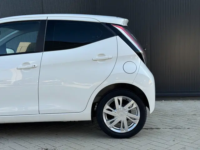 Toyota Aygo X-CITE Carplay|5-deurs|Cruise|LM| 2015 Benzine 17