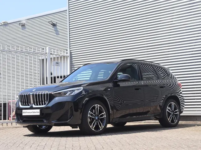 BMW X1 xDrive25e 2023 Hybride Benzine 32