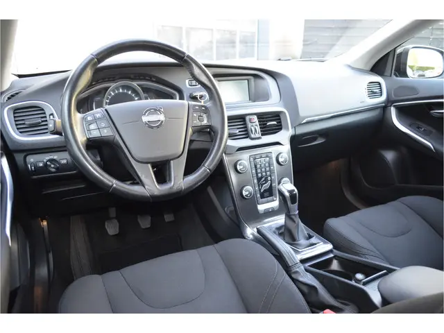 Volvo V40 1.6 T2 Momentum 2014 Benzine 12