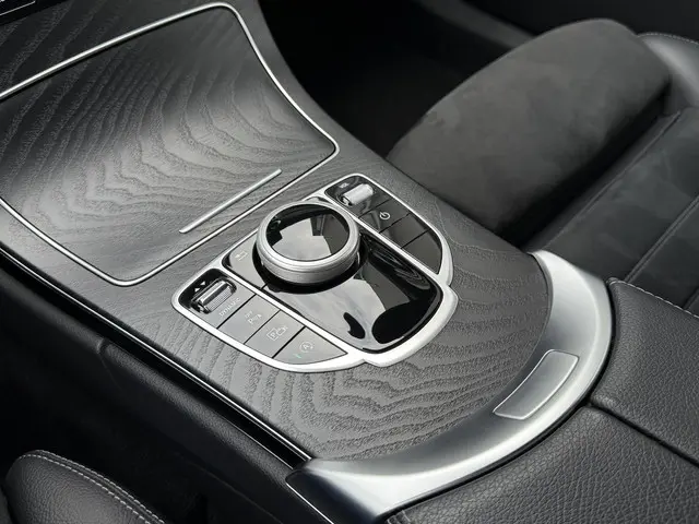 Mercedes-Benz C-Klasse 180 AMG 2018 Benzine 16