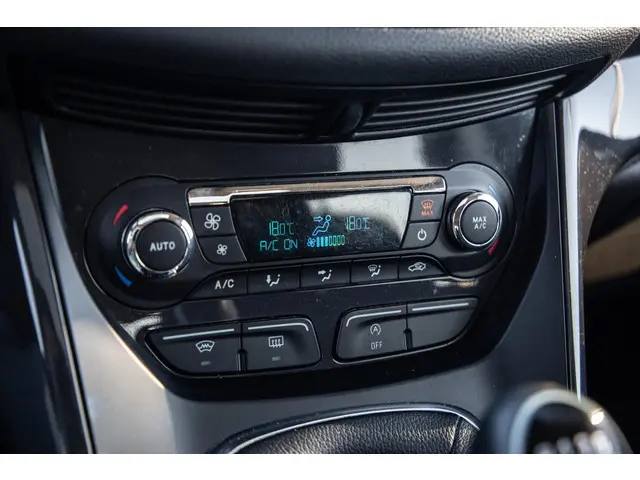 Ford Kuga 1.6 Titanium 2013 Benzine 31