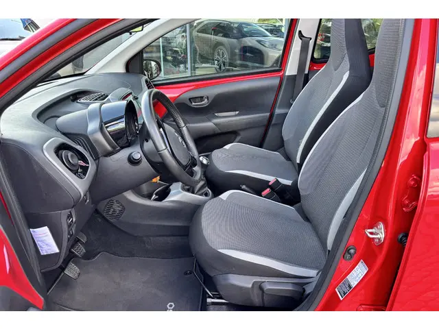 Toyota Aygo 1.0 VVT-i x-joy cabrio 2021 Benzine 7
