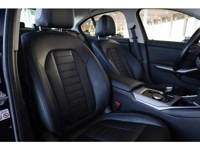 BMW 3 Serie Sedan 320e 2021 Hybride Benzine 8