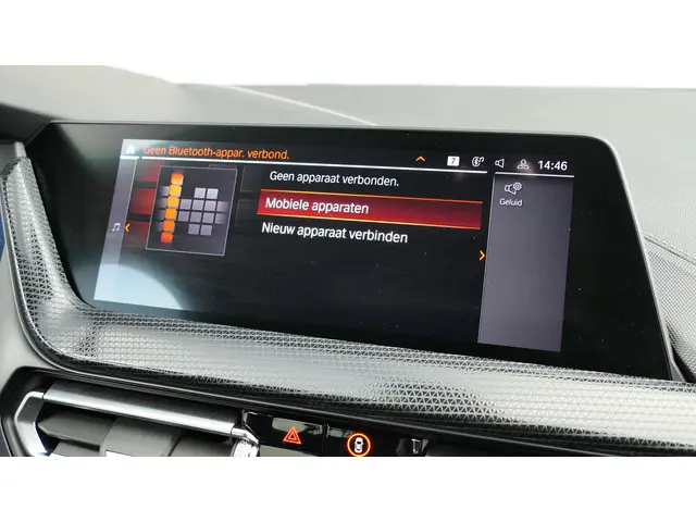 BMW 1 Serie 118i Executive Edition 2020 Benzine 38