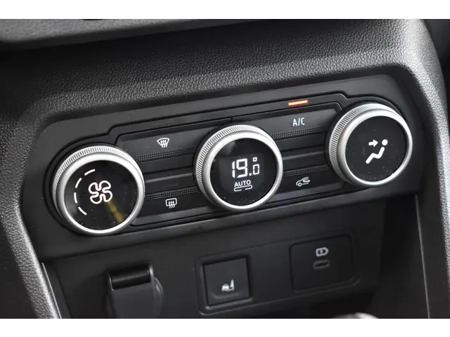 Dacia Jogger Hybrid 140 PK Extreme 2024 Hybride Benzine 18