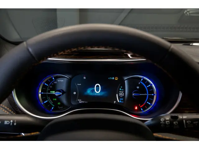 Chrysler Pacifica 3.6 V6 Hybrid 2023 Benzine 16