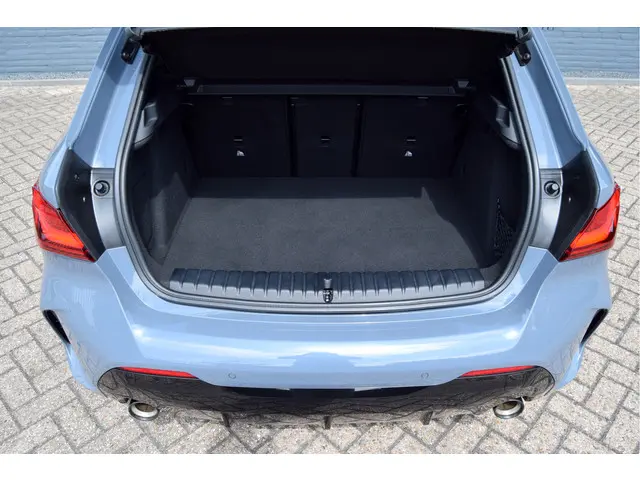 BMW 1 Serie 120i 2023 Benzine 42
