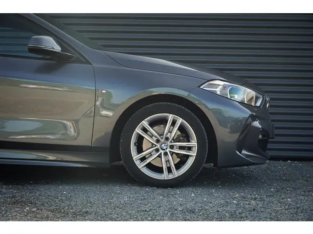 BMW 1 Serie 118i High Executive 2021 Benzine 25