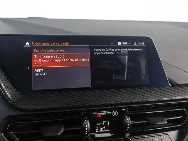 BMW 1 Serie 118i Introduction Edition 2023 Benzine 24