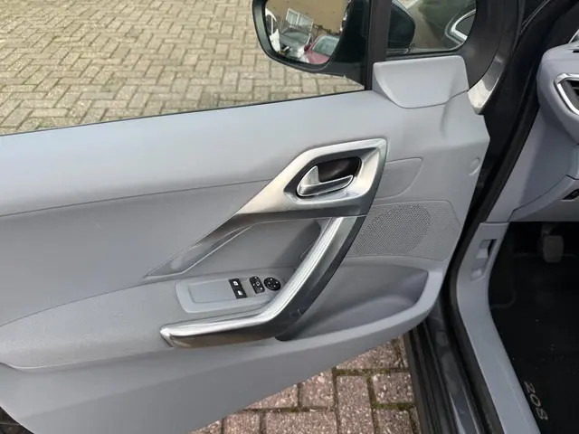 Peugeot 208 1.6 VTi Allure 2013 Benzine 9