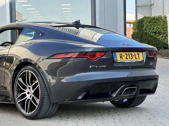 Jaguar F-Type P300 RWD R-Dynamic 2020 Benzine 10