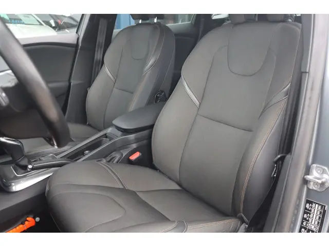 Volvo V40 Cross Country 1.5 T3 Momentum 2015 Benzine 4