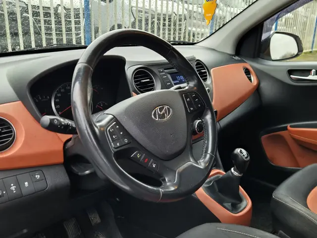 Hyundai i10 1.0i i-Motion Prem. 2014 Benzine 16