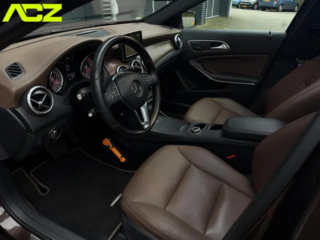 Mercedes-Benz GLA 250 4Matic Edition 1 2014 Benzine 2