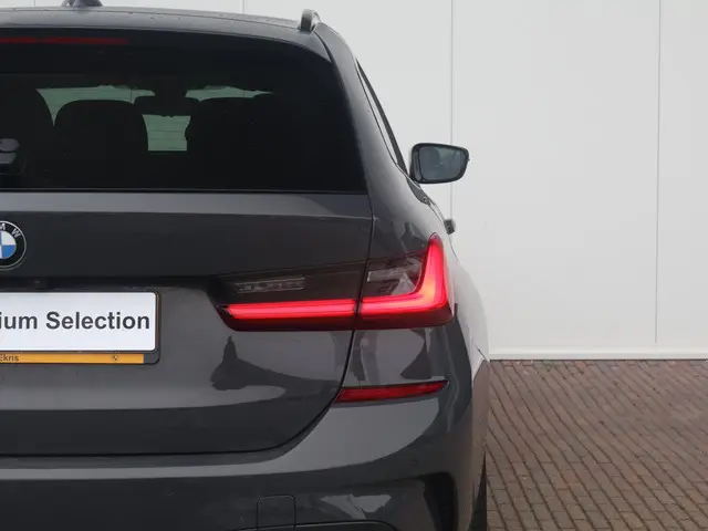 BMW 3 Serie Touring 330i High Executive 2021 Benzine 10