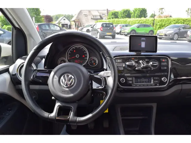 Volkswagen up! 1.0 high up! BlueMotion 2014 CNG 13