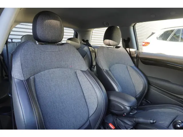 MINI 3-Deurs One 2021 Benzine 8