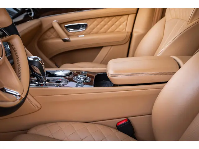 Bentley Bentayga 6.0 W12 black on black 2016 Benzine 38