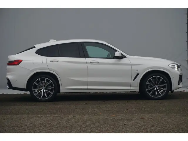 BMW X4 xDrive20i 2019 Benzine 4