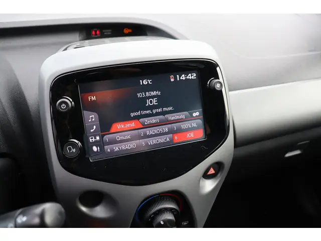 Toyota Aygo 1.0 VVT-i x-play Apple carplay, 2020 Benzine 19