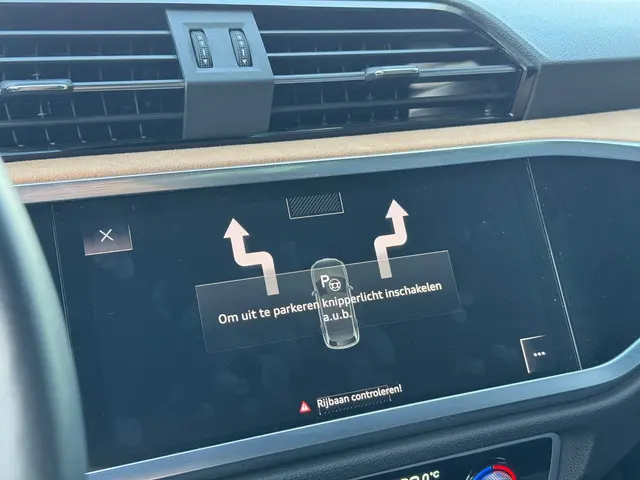 Audi Q3 35 TFSI * Leder * 360 Camera * Keyless 2020 Benzine 37