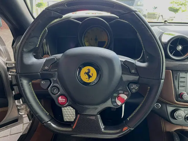 Ferrari FF 6.3 V12 2015 Benzine 16