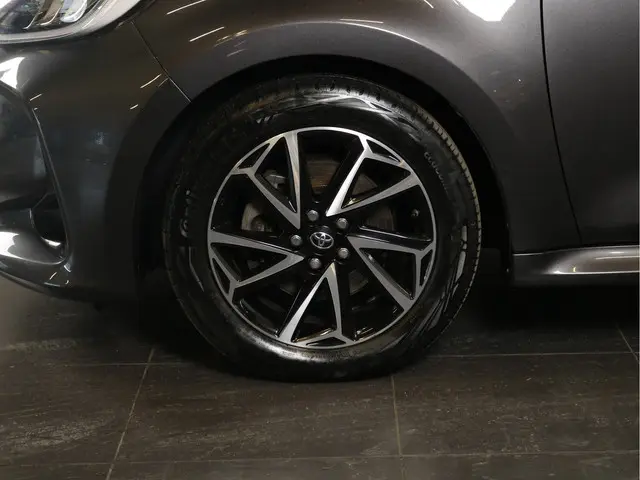 Toyota Yaris 1.5 Hybrid Dynamic 2021 Hybride Benzine 6