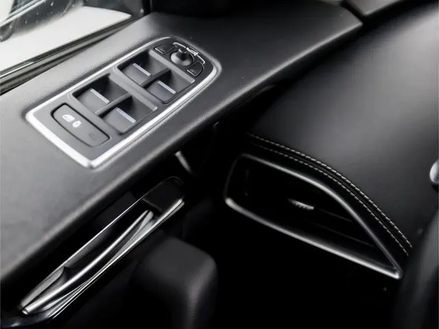 Jaguar F-PACE 2.0 Portfolio R-Sport AWD 20d 2017 Diesel 24