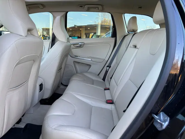 Volvo XC60 2.0 T5 FWD Summum Automaat 2015 Benzine 8